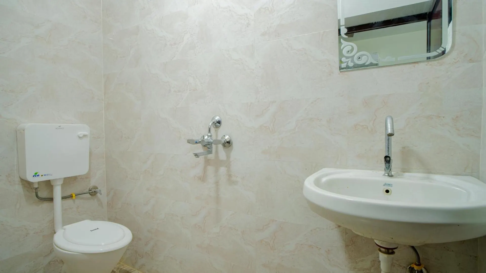 Sunrise Meadows Hotell Varanasi 0*,