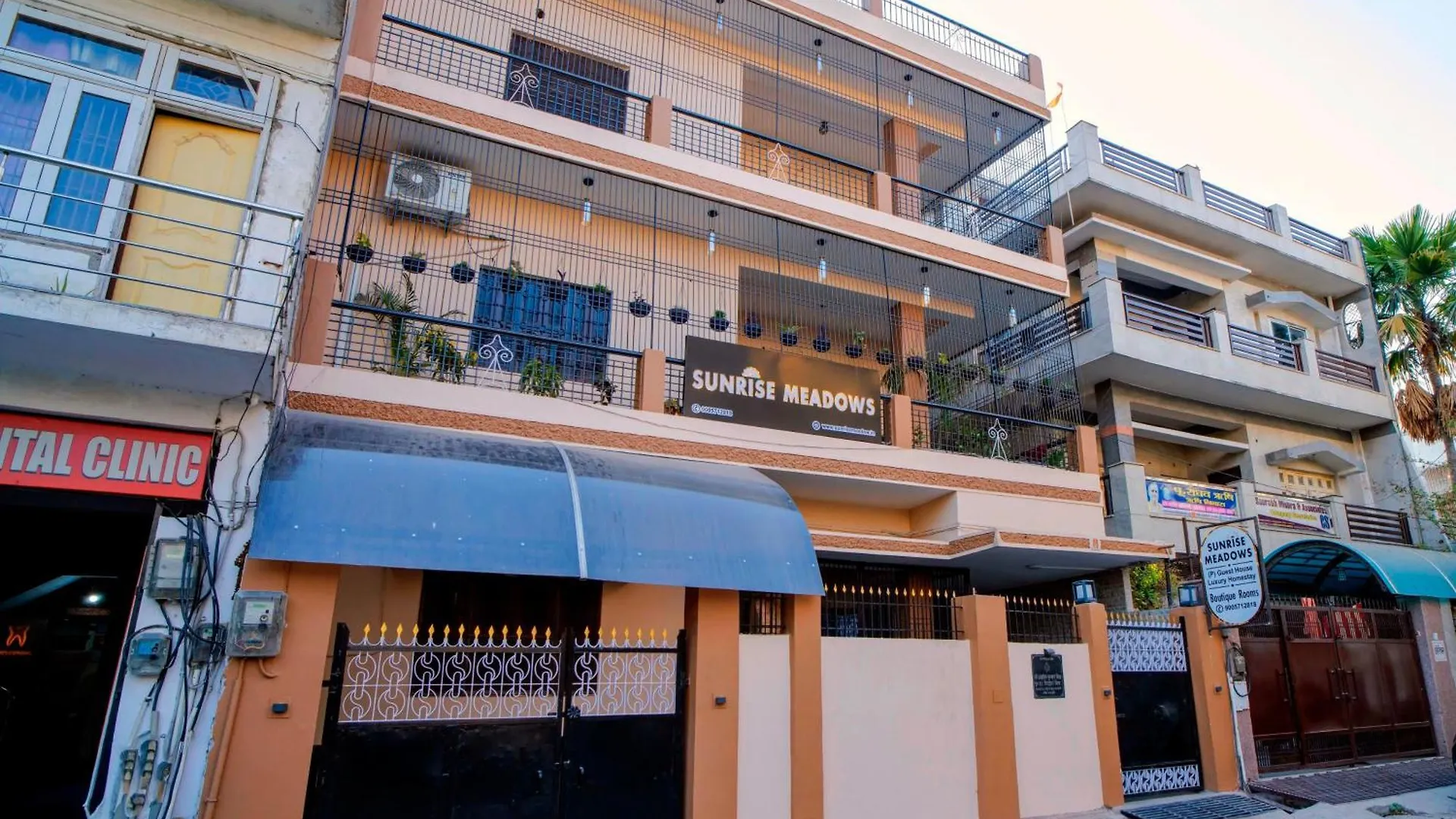 Guest house Sunrise Meadows Hotel Varanasi
