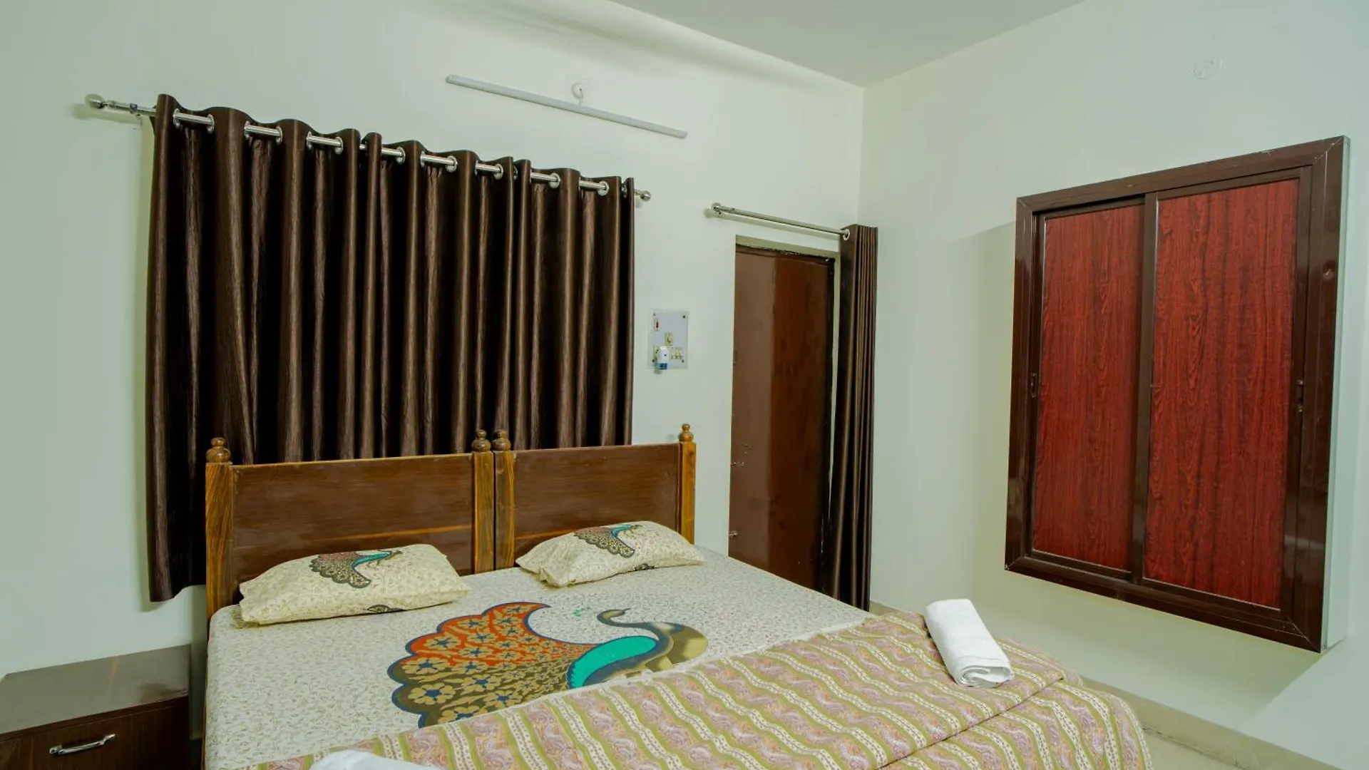 Sunrise Meadows Hotel Varanasi 0*,
